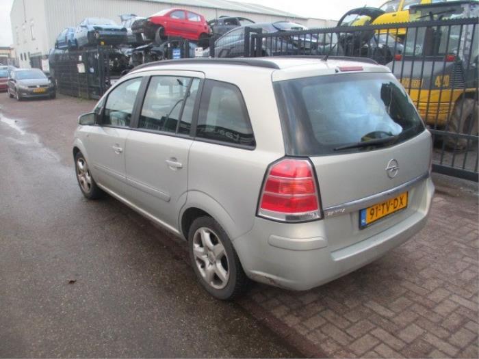 Usados Ventanilla triangular izquierda detrás Opel Zafira (M75) 1.6 16V Precio € 30,00 Norma de margen ofrecido por Boekholt autodemontage B.V