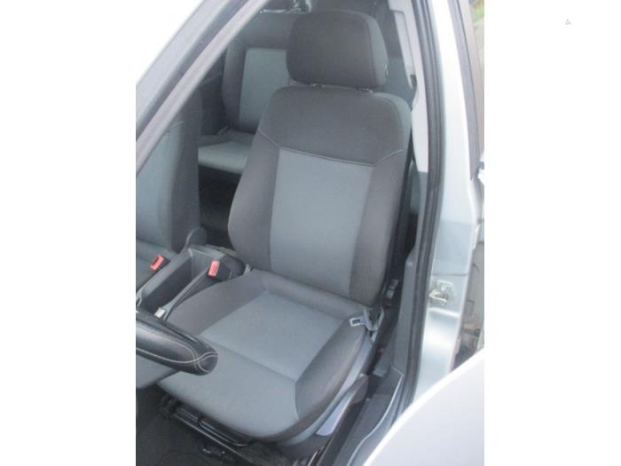 Seat, right from a Opel Zafira (M75) 1.6 16V 2007