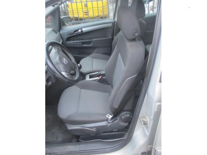 Seat, right from a Opel Zafira (M75) 1.6 16V 2007