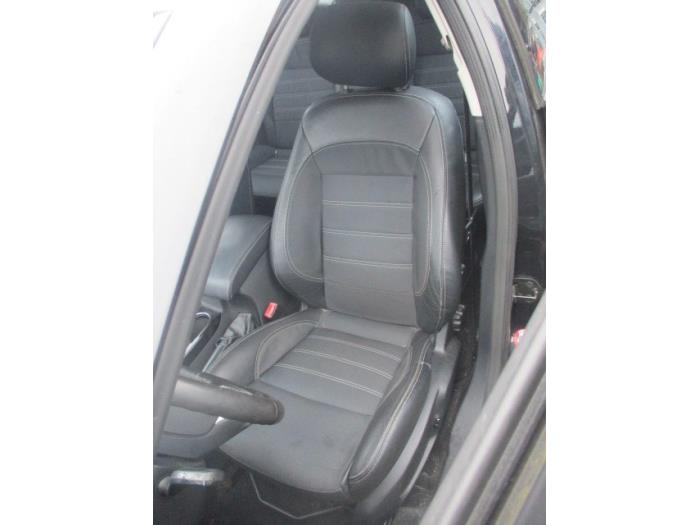 Seat, left from a Ford Mondeo IV 2.5 20V 2008