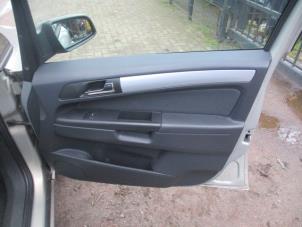Usados Manija de puerta de 4 puertas derecha delante Opel Zafira (M75) 1.6 16V Precio € 25,00 Norma de margen ofrecido por Boekholt autodemontage B.V