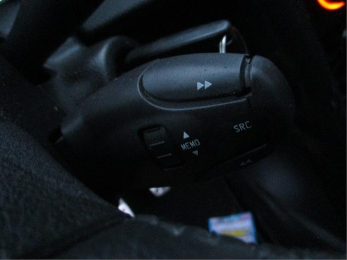 Interruptor de indicador de dirección de un Peugeot 207/207+ (WA/WC/WM) 1.6 16V GT THP 2008