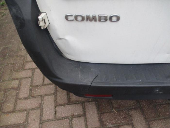 Stoßstange hinten van een Opel Combo 1.3 CDTI 16V ecoFlex 2012