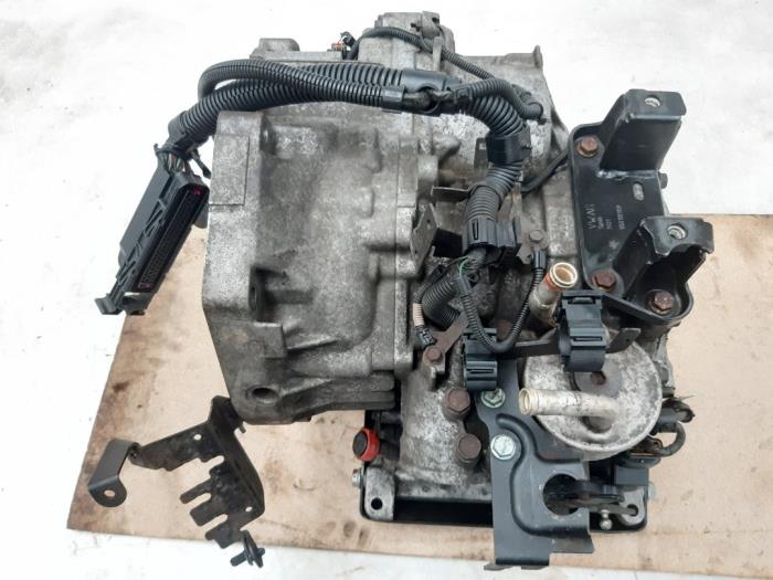 Getriebe van een Volkswagen Polo IV (9N1/2/3) 1.4 16V 2002
