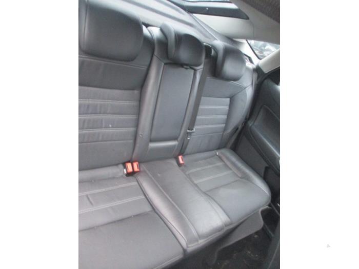 Insertion ceinture de sécurité arrière centre d'un Ford Mondeo IV 2.5 20V 2008