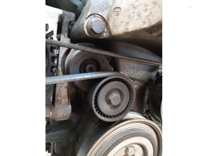 Usados Tensor correa múltiple Opel Corsa C (F08/68) 1.3 CDTi 16V Precio € 15,00 Norma de margen ofrecido por Boekholt autodemontage B.V