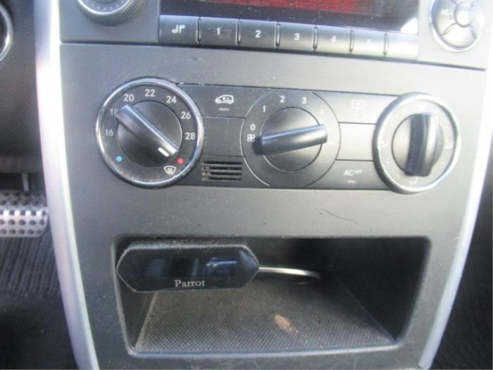 Climatronic Panel van een Mercedes-Benz B (W245,242) 2.0 B-180 CDI 16V 2005