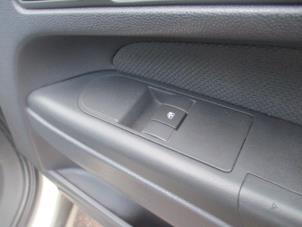 Gebrauchte Elektrisches Fenster Schalter Opel Zafira (M75) 1.6 16V Preis € 20,00 Margenregelung angeboten von Boekholt autodemontage B.V