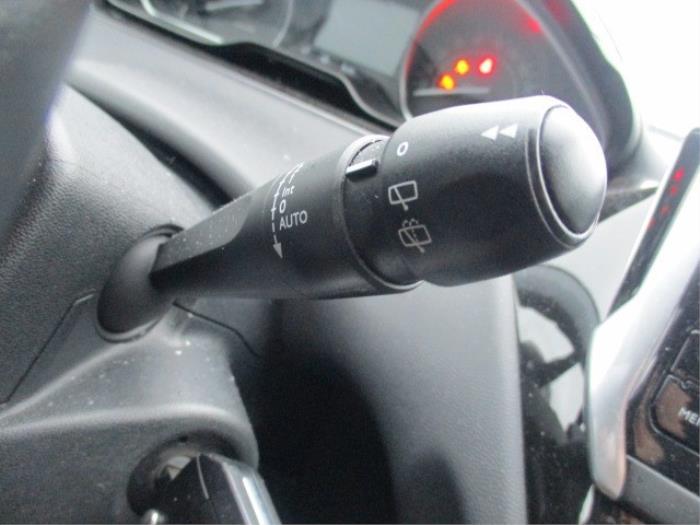 Indicator, right from a Peugeot 208 I (CA/CC/CK/CL) 1.2 Vti 12V PureTech 82 2013