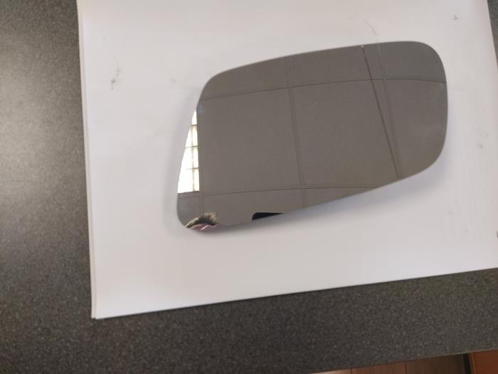 Mirror glass, left from a Audi A6 (C5) 2.5 TDI V6 24V 2001