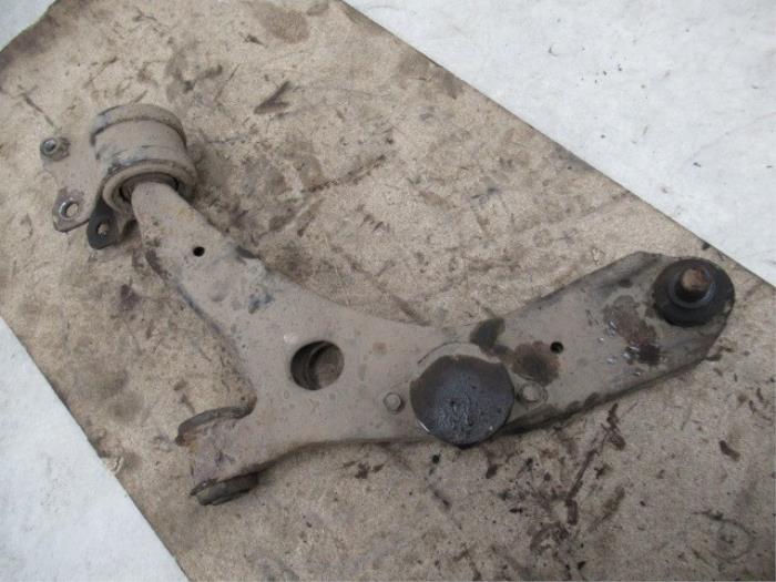 Gebrauchte Querlenker links vorne Mazda 3 Sport (BK) 1.6 CiTD 16V Preis € 31,00 Margenregelung angeboten von Boekholt autodemontage B.V
