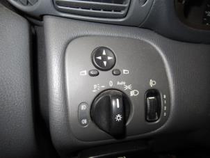 Usados Interruptor de luz Mercedes C (W203) 1.8 C-200K 16V Precio € 30,00 Norma de margen ofrecido por Boekholt autodemontage B.V