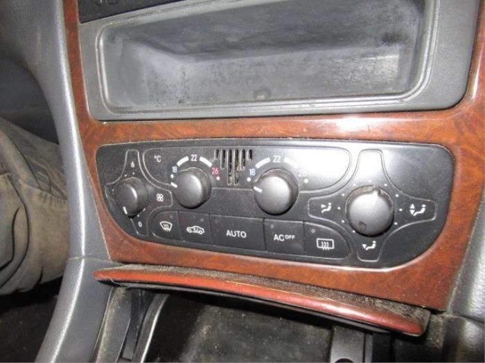 Climatronic Panel van een Mercedes-Benz C (W203) 1.8 C-200K 16V 2002