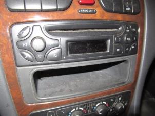 Usagé Radio/Lecteur CD Mercedes C (W203) 1.8 C-200K 16V Prix € 50,00 Règlement à la marge proposé par Boekholt autodemontage B.V