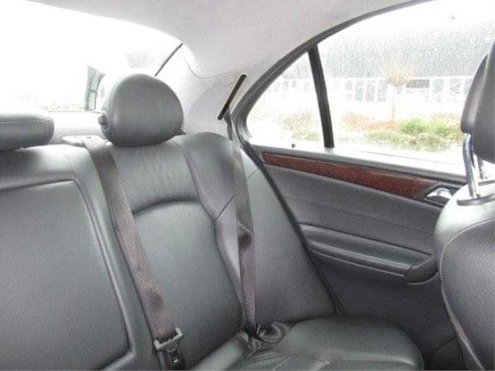 Ceinture de sécurité arrière gauche d'un Mercedes-Benz C (W203) 2.2 C-220 CDI 16V 2001