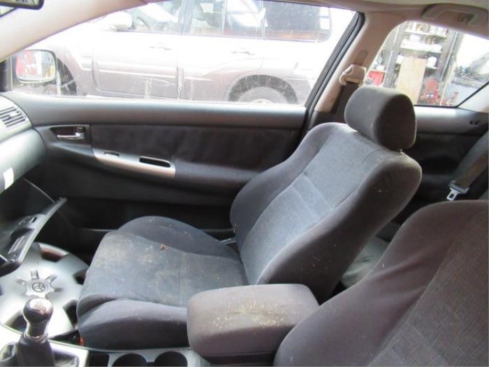 Ceinture de sécurité avant droite d'un Toyota Corolla (E12) 2.0 D-4D 16V 110 2003