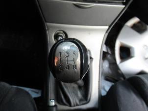 Usagé Timonerie de changement de vitesse Toyota Corolla (E12) 2.0 D-4D 16V 110 Prix € 50,00 Règlement à la marge proposé par Boekholt autodemontage B.V
