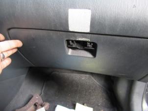 Usagé Boîte à gants Toyota Corolla (E12) 2.0 D-4D 16V 110 Prix € 20,00 Règlement à la marge proposé par Boekholt autodemontage B.V