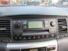 Radio/Lecteur CD d'un Toyota Corolla (E12), 2002 / 2007 2.0 D-4D 16V 110, Berline avec hayon arrière, Diesel, 1.995cc, 81kW (110pk), FWD, 1CDFTV, 2002-01 / 2006-12, CDE120 2003