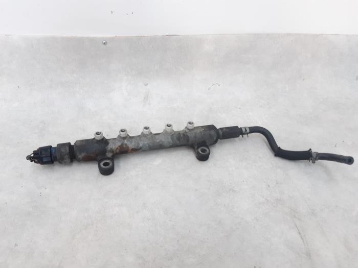 Gebrauchte Kraftstoffverteiler Toyota Corolla Verso (R10/11) 2.2 D-4D 16V Preis € 35,00 Margenregelung angeboten von Boekholt autodemontage B.V