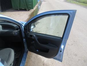 Używane Tapicerka drzwi prawych przednich wersja 4-drzwiowa Fiat Panda (169) 1.1 Fire Cena € 40,00 Procedura marży oferowane przez Boekholt autodemontage B.V