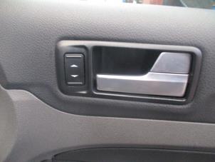 Usados Interruptor de ventanilla eléctrica Ford Focus 2 Wagon 1.6 16V Precio € 10,00 Norma de margen ofrecido por Boekholt autodemontage B.V