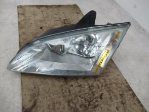 Used Headlight, left Ford Focus 2 Wagon 1.6 16V Price € 70,00 Margin scheme offered by Boekholt autodemontage B.V