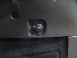 Usados 12 Volt aansluiting Ford Focus 2 Wagon 1.6 16V Precio € 15,00 Norma de margen ofrecido por Boekholt autodemontage B.V