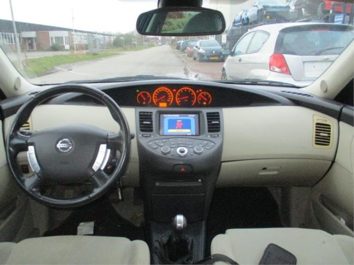Rear view mirror from a Nissan Primera (P12) 1.8 16V 2004