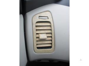 Used Dashboard vent Nissan Primera (P12) 1.8 16V Price € 15,00 Margin scheme offered by Boekholt autodemontage B.V