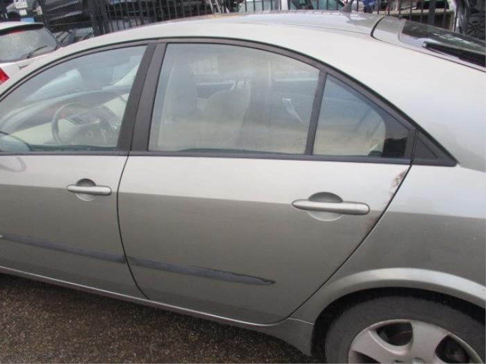 Rear door window 4-door, left from a Nissan Primera (P12) 1.8 16V 2004