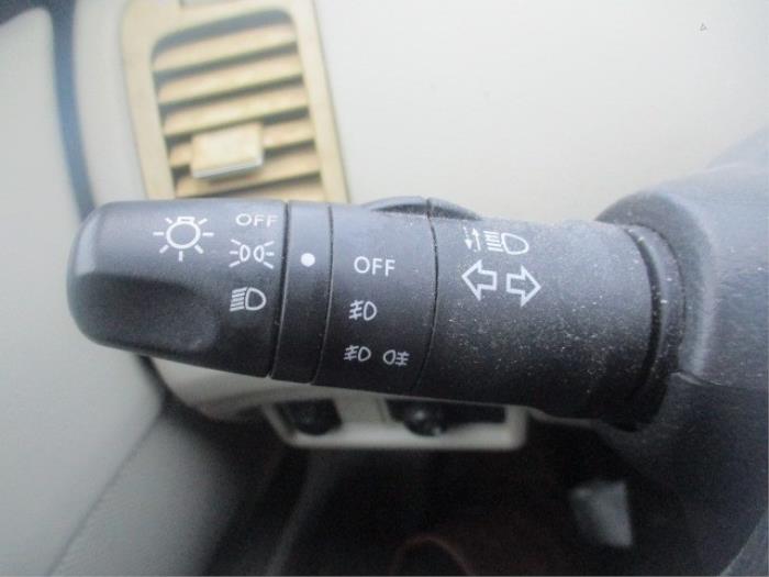AIH headlight switch from a Nissan Primera (P12) 1.8 16V 2004