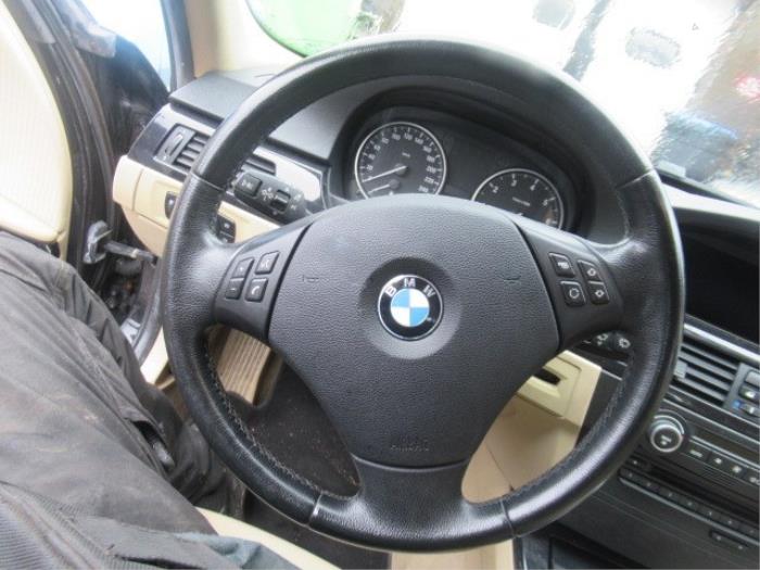 Left airbag (steering wheel) from a BMW 3 serie (E90) 320i 16V 2009