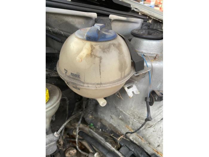 Expansion vessel from a Volkswagen Caddy II (9K9A) 1.9 D 2003