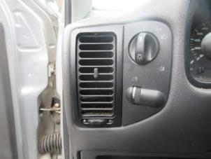 Usagé Grille aération tableau de bord Volkswagen Caddy II (9K9A) 1.9 D Prix € 10,00 Règlement à la marge proposé par Boekholt autodemontage B.V