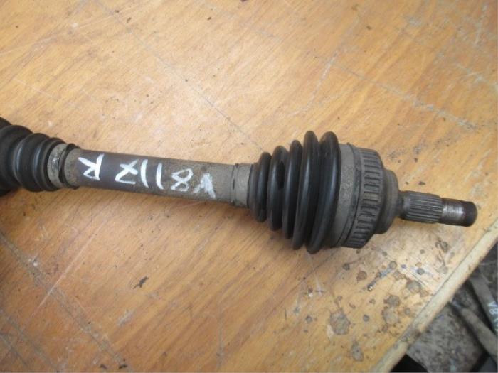 Front drive shaft, right from a Peugeot Partner Combispace 1.6 HDI 90 16V 2007