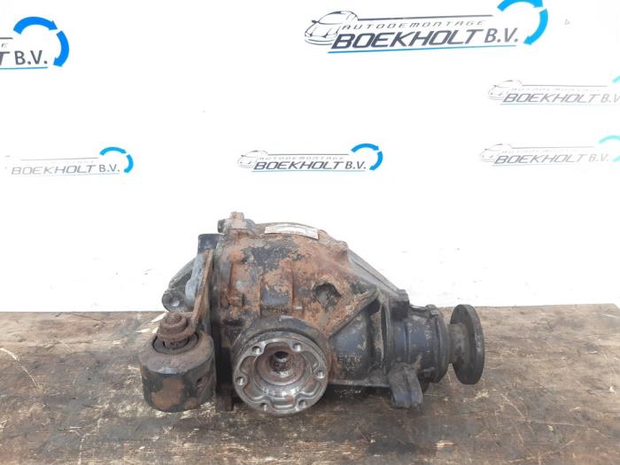 Rear differential from a BMW 3 serie (E46/4) 320d 16V 2004