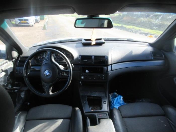 Tableau de bord d'un BMW 3 serie (E46/4) 320d 16V 2004