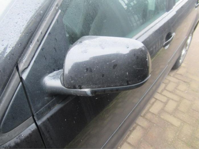 Wing mirror, left from a Volkswagen Polo IV (9N1/2/3) 1.2 12V 2003