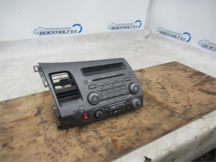 Reproductor de CD y radio de un Honda Civic (FA/FD) 1.3 Hybrid 2009