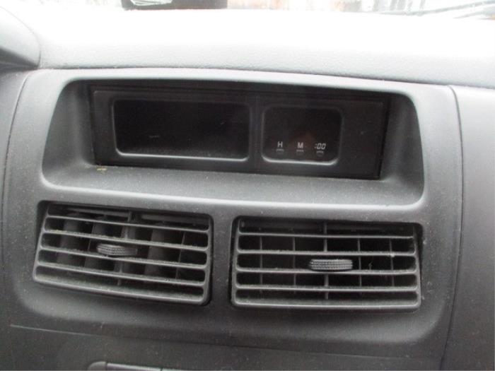 Rejilla de aire de salpicadero de un Daihatsu Cuore (L251/271/276) 1.0 12V DVVT 2005