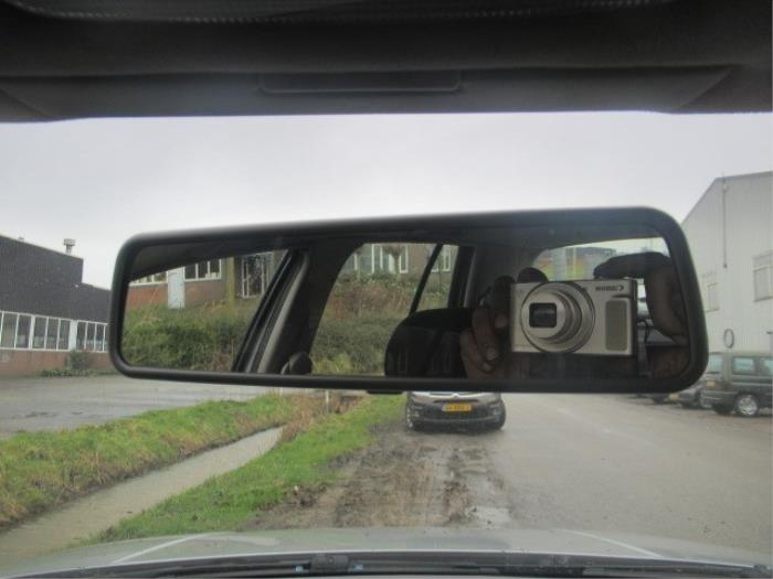 Rear view mirror from a Volkswagen Golf IV (1J1) 1.4 16V 2003