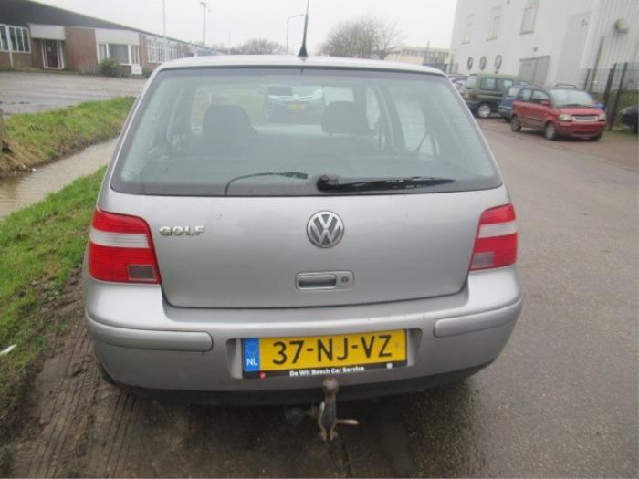 Third brake light from a Volkswagen Golf IV (1J1) 1.4 16V 2003
