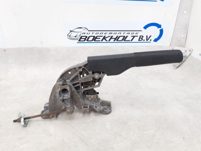 Parking brake lever from a Volkswagen Golf VI (5K1) 1.6 TDI 16V 2010