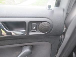 Usados Interruptor de ventanilla eléctrica Volkswagen Golf IV (1J1) 1.4 16V Precio € 10,00 Norma de margen ofrecido por Boekholt autodemontage B.V