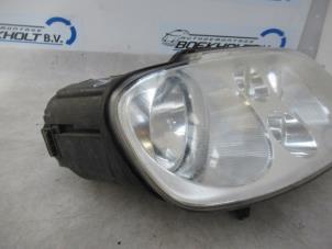 Used Headlight, left Volkswagen Touran (1T1/T2) 2.0 TDI 16V 140 Price € 70,00 Margin scheme offered by Boekholt autodemontage B.V
