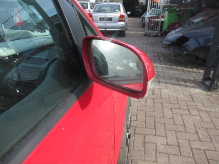 Wing mirror, right from a Volkswagen Touran (1T1/T2) 2.0 TDI 16V 140 2006