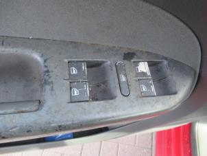 Usados Interruptor de ventanilla eléctrica Volkswagen Touran (1T1/T2) 2.0 TDI 16V 140 Precio € 45,00 Norma de margen ofrecido por Boekholt autodemontage B.V