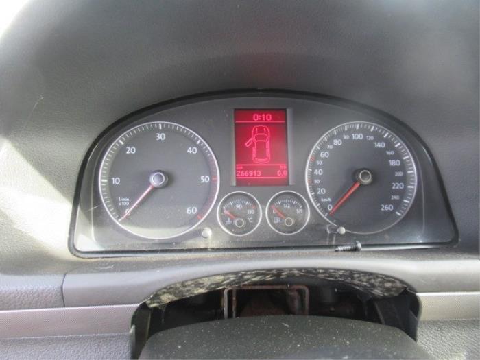 Instrument panel from a Volkswagen Touran (1T1/T2) 2.0 TDI 16V 140 2006