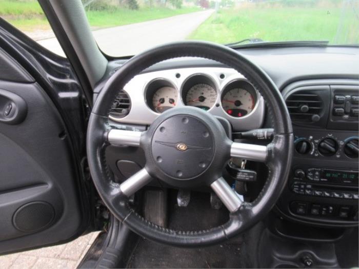 Left airbag (steering wheel) from a Chrysler PT Cruiser 2.2 CRD 16V 2005